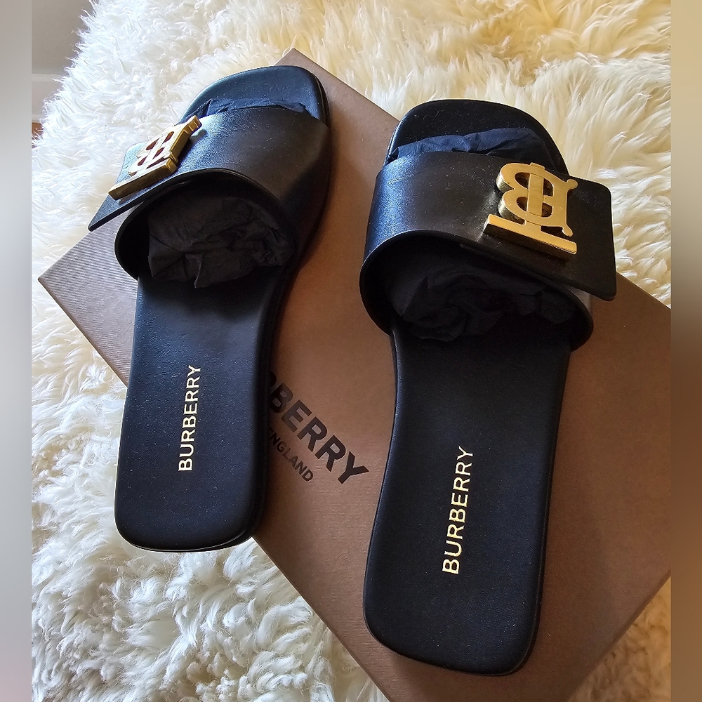 Burberry Slides - Picture 2 of 9